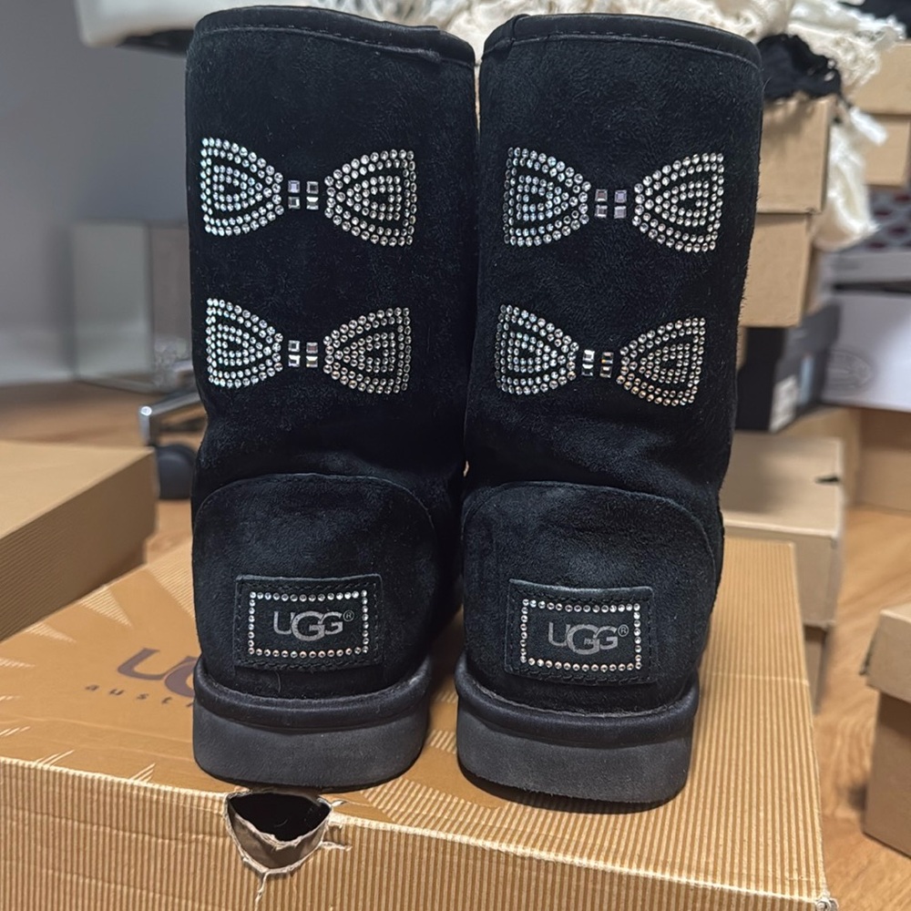 💎UGG Swarovski Crystal Bow Classic Women’s Boots ~ excellent used condition